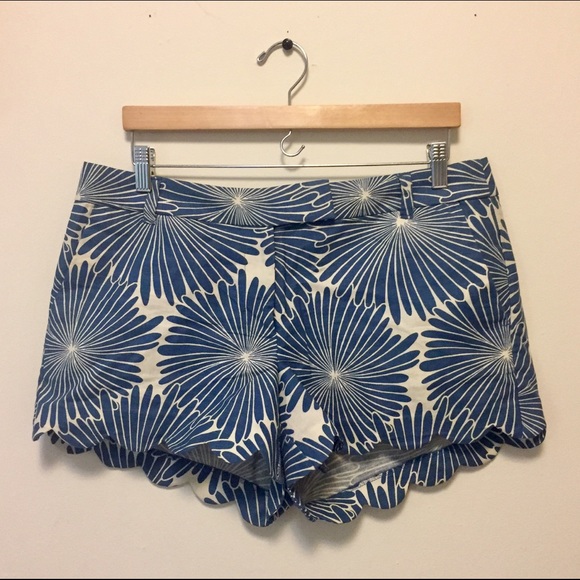 Scalloped Shorts - Picture 2 of 8